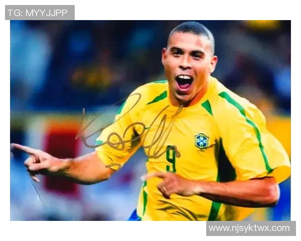 南美小个子足球明星的传奇旅程与辉煌成就探索