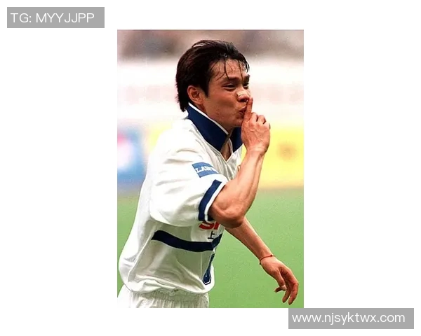 足球明星老男人的魅力瞬间展现岁月沉淀的风采与智慧