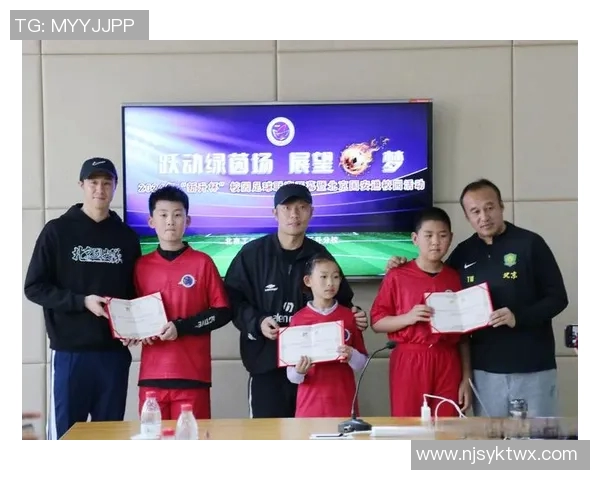 走进绿茵场与足球明星面对面交流的国外采访之旅