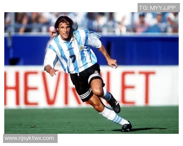 2022国际足球明星赛精彩回顾与明星球员表现分析 2022国际足球明星赛精彩回顾与明星球员表现分析