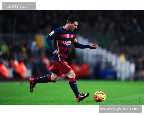 足球明星在场上如何用语言影响比赛与队友表现的深度解析 足球明星在场上如何用语言影响比赛与队友表现的深度解析